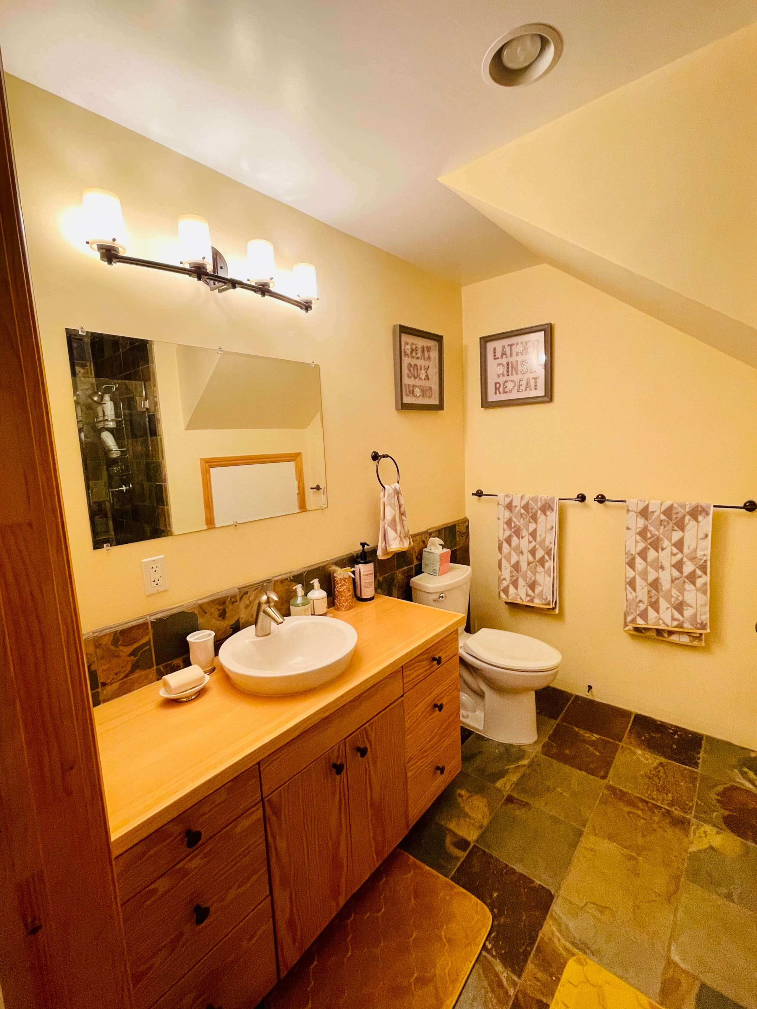 Place to stay in San Francisco · ★4.89 · 2 bedrooms · 4 beds · 1 bath - Image 17