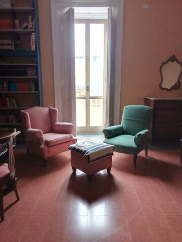 Napoli Central City entire apartement gallery image 4