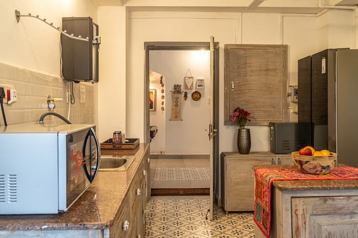 Full kitchen image 1