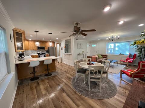 Sunny Spacious Retreat to Relax and Unwind