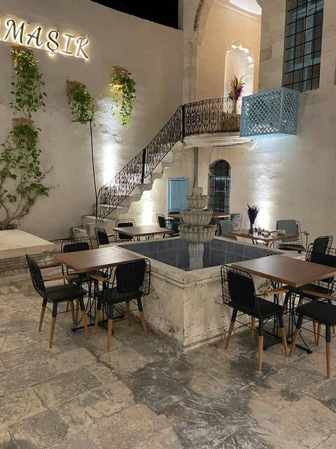 Historic stone room in central location (Eyvan 2)