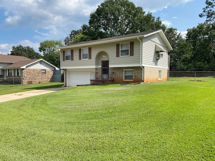 3 bedroom/2 bath home available in Morrow GA Houses for Rent in