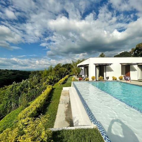 Entire Villa / Minutes to Parque Del Café / Salento