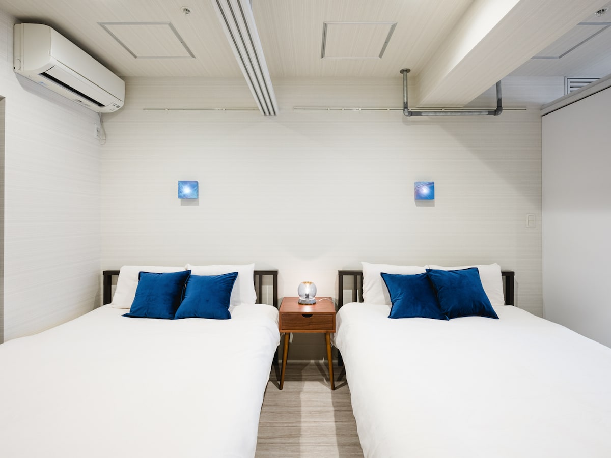 Chumba cha kulala kizuri sana kinakusubiri baada ya siku ndefu ya kutazama mandhari; Pumzika na familia yako na marafiki usiku kucha.