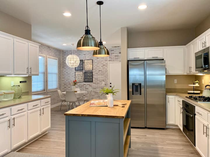 Renovated Home | King Beds | Fast Wi-fi, Long Stay - Orange County, CA
