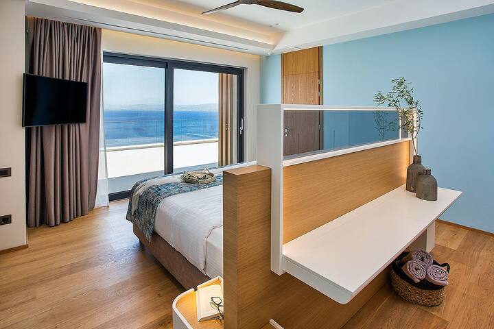 Newly Built 7 bedroom villa with heated pool gallery image 4