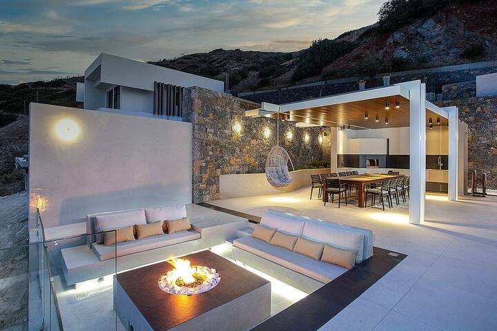 Newly Built 7 bedroom villa with heated pool gallery image 5