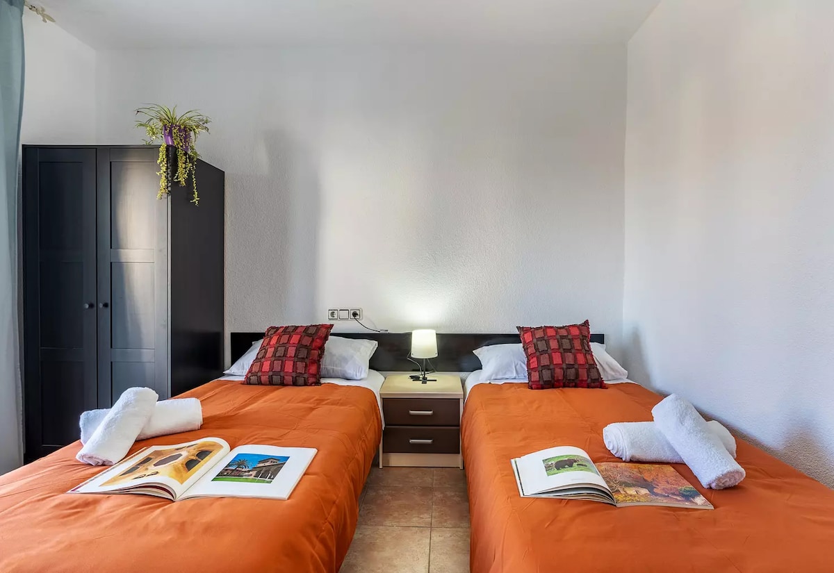 ห้องพัก "Primavera" ที่ชั้น 1 มีทางไประเบียง นอกจากนี้ยังมีเตียงสองชั้นเสริม