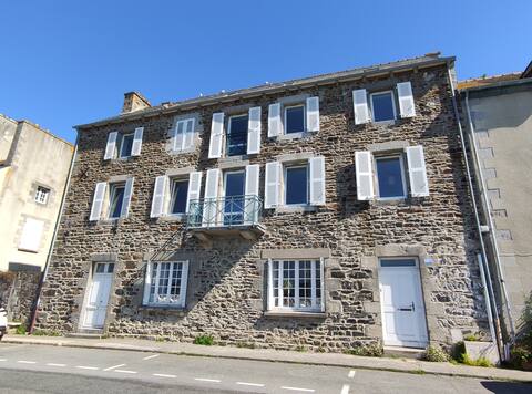 Large house on the sea, from 8 to 16 people