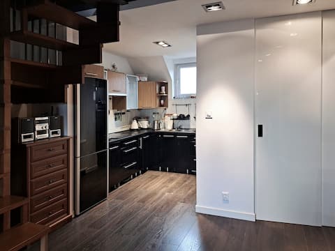 Popular Airbnb listing: Studio with free parking space in Wawer
