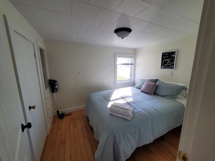 ห้องนอนที่สอง (Second Bedroom)