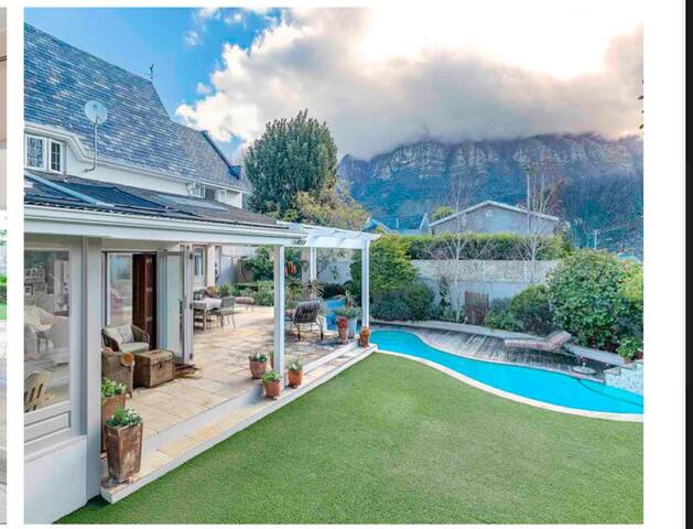Beautiful 5-Bedroom Villa Bishopscourt Claremont gallery image 2