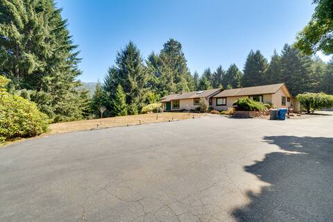 Spacious Golf Course home with chefs kitchen.