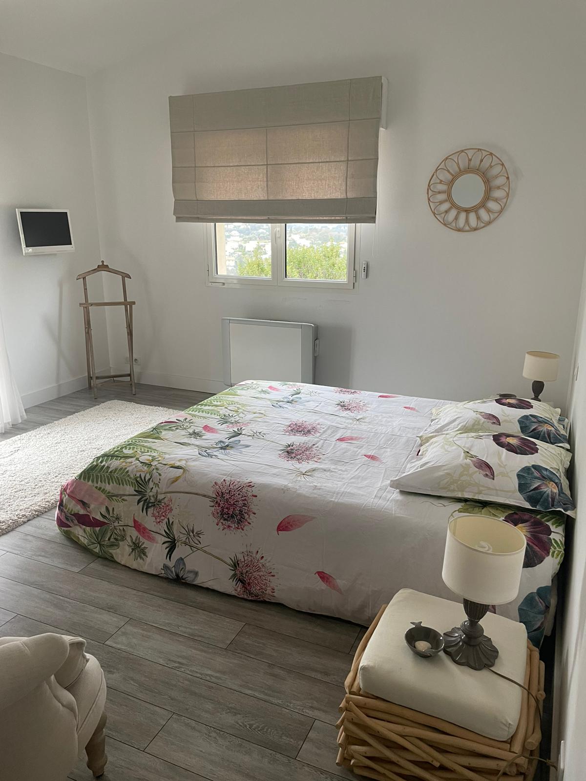 ห้องนอนใหญ่อยู่ชั้นเดียว