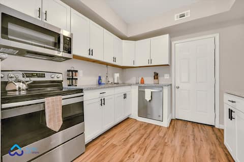 Popular Airbnb listing: 6BR Duplex Group Stay Near Benz in Ashview Heights