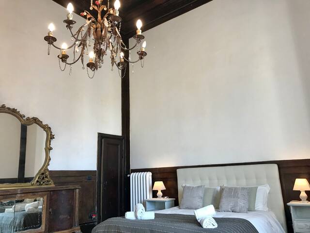 Palace Top Lovely city view and private parking gallery image 3