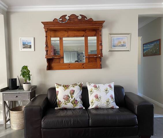 Comfortable villa close to the beach. gallery image 5