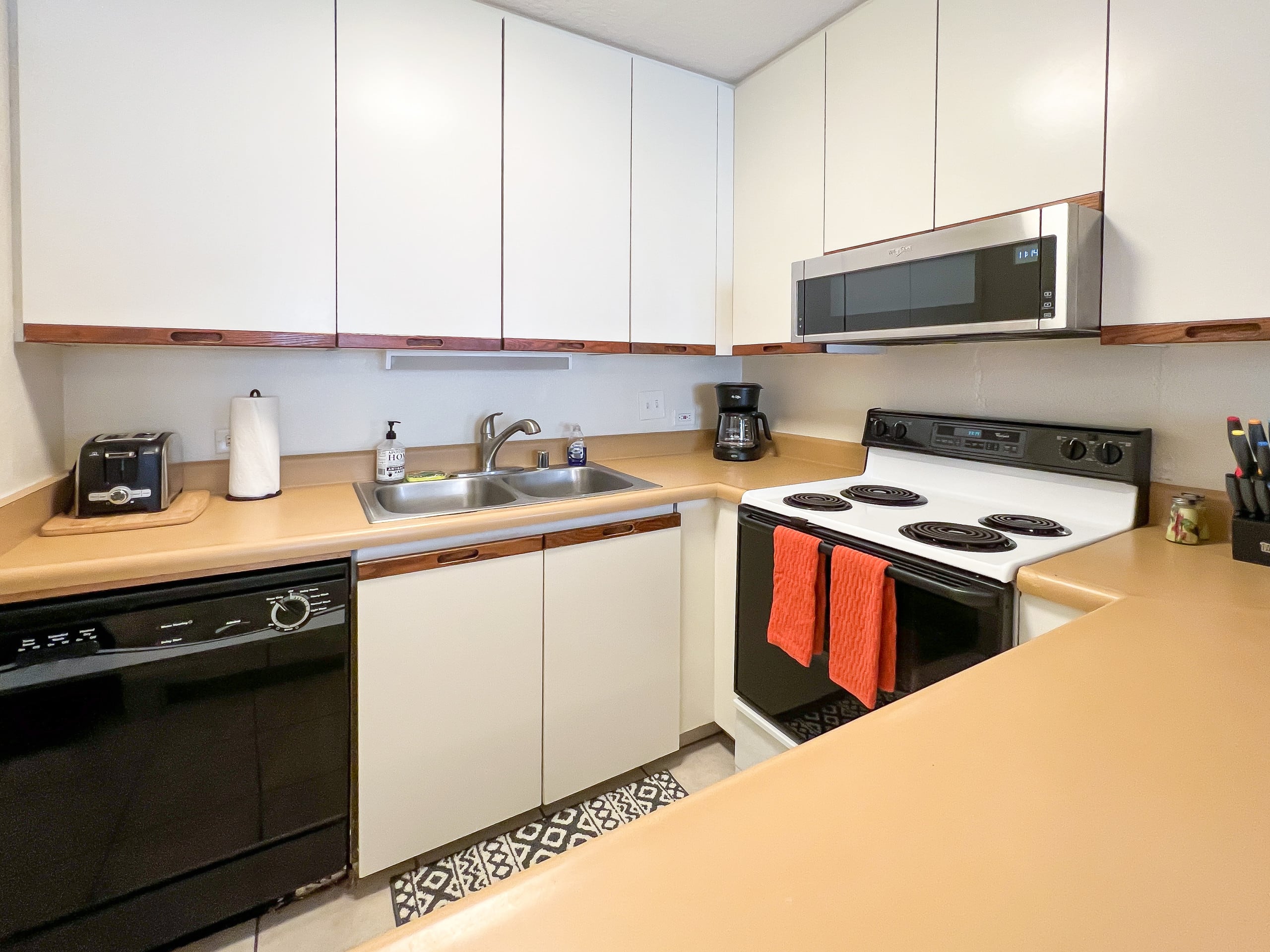 Condo in Kihei · ★4.84 · 1 bedroom · 3 beds · 2 baths - Image 9