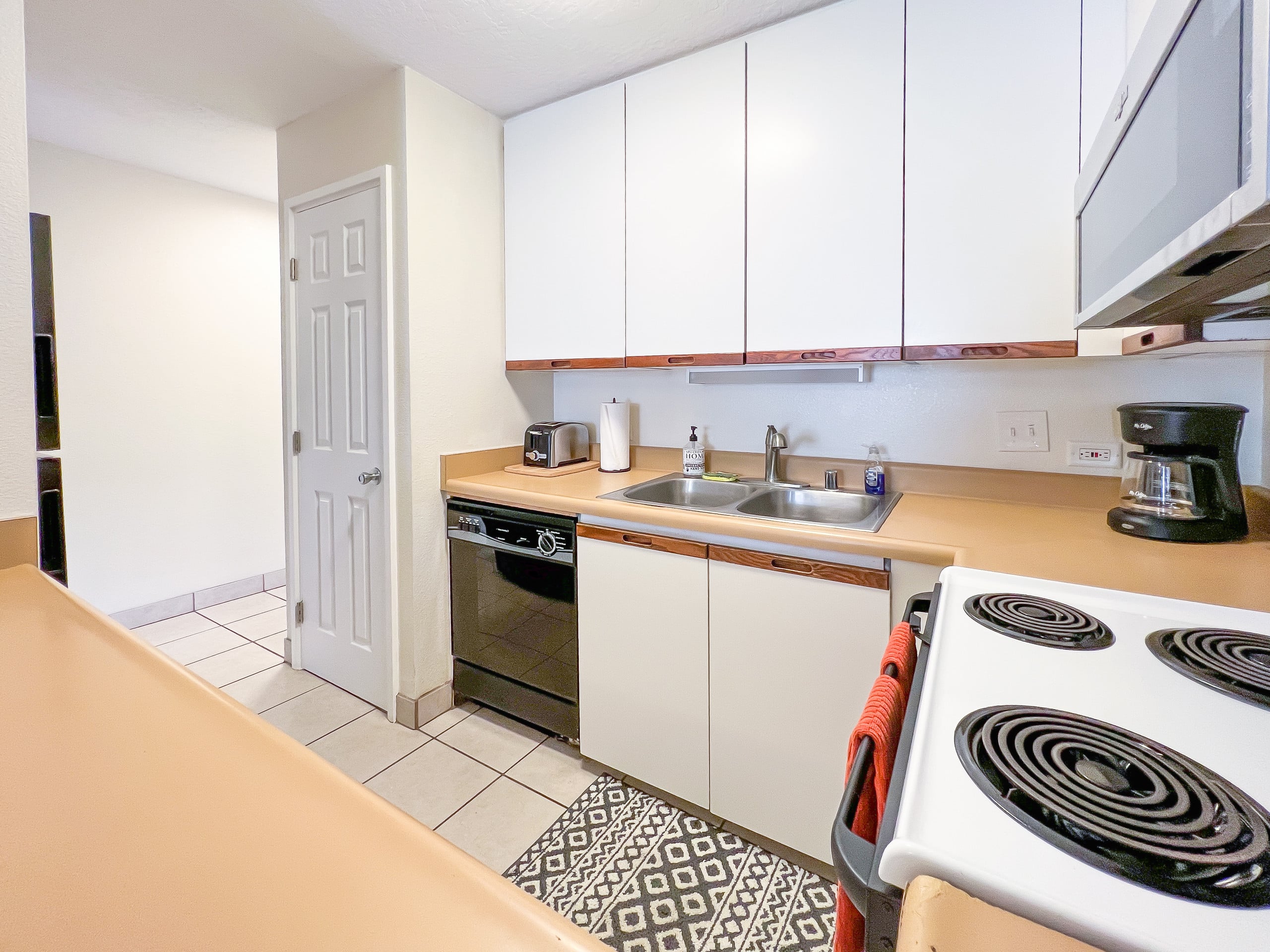Condo in Kihei · ★4.84 · 1 bedroom · 3 beds · 2 baths - Image 10