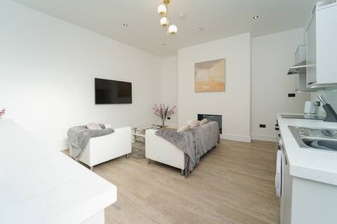 Stunning 2 Bedroom Seafront Flat