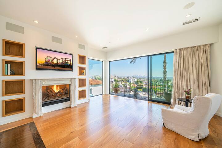 Luxury Oasis in Hollywood Hills with Pool gallery image 2