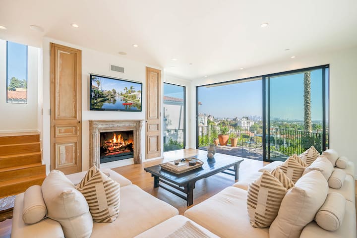 Top 5% Home. Luxe Oasis in Hollywood Hills w/Pool