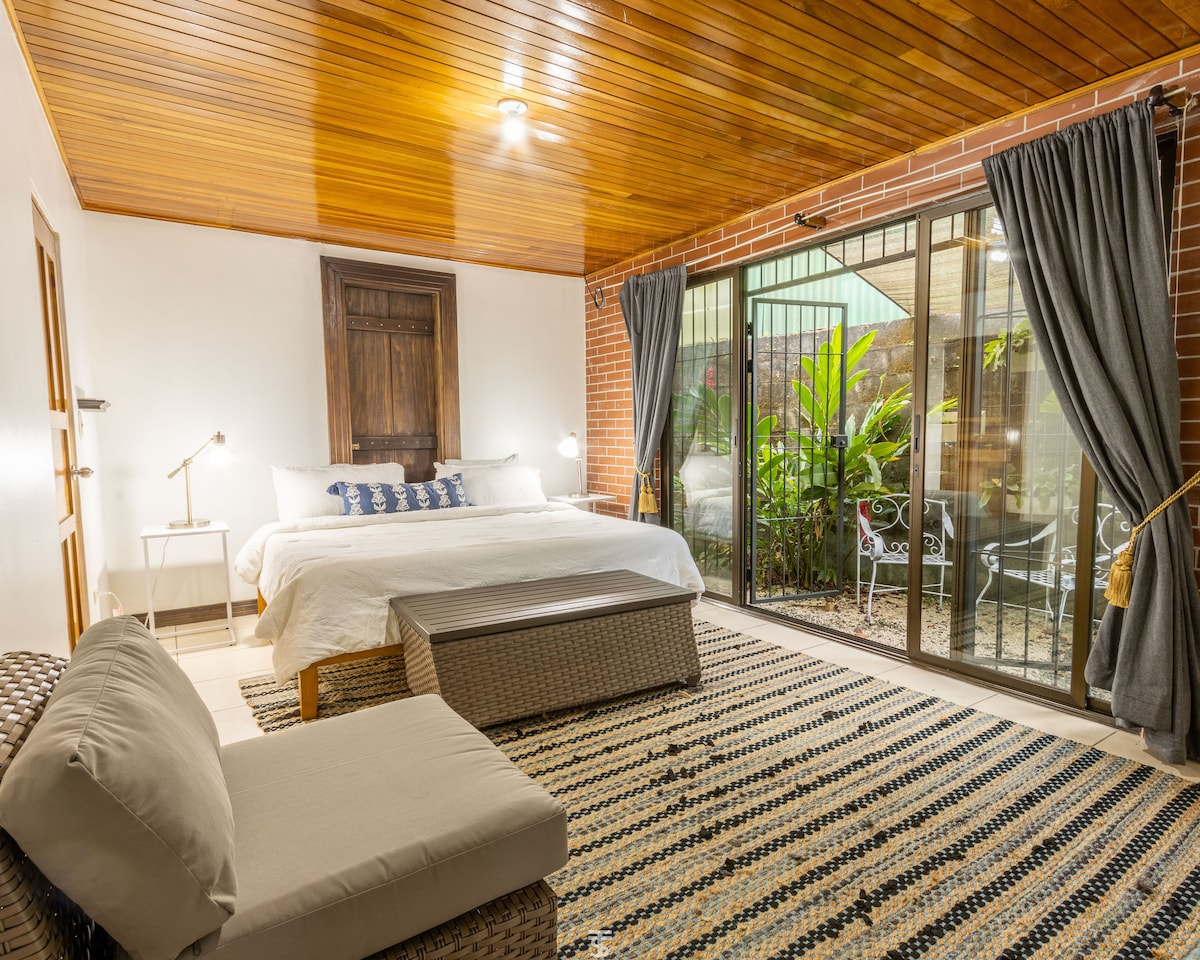 Tikita family house in La Fortuna downtown Houses for Rent in La