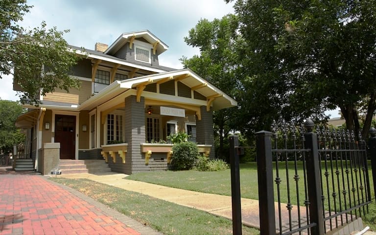 Daisy Polk Inn Elegant Bed and Breakfast