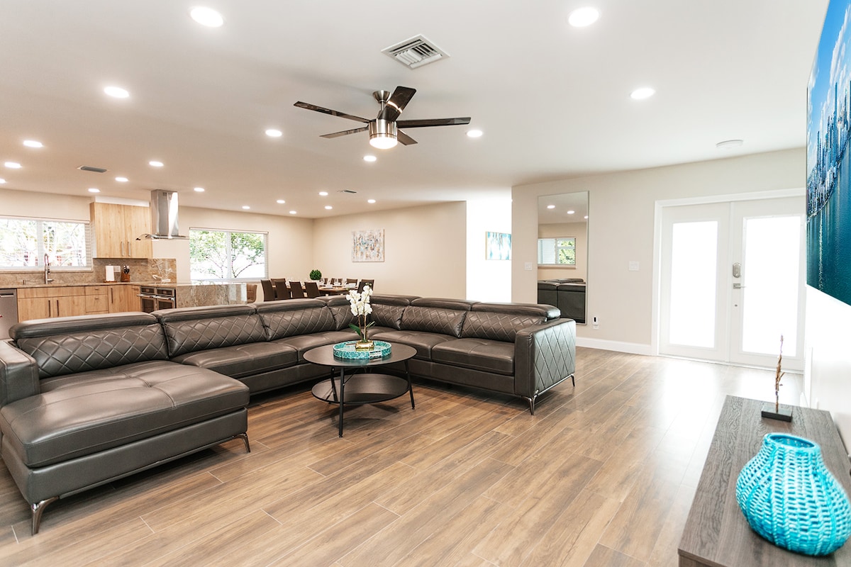 Top performing Airbnb: Luxury 5BR Villa Heated Pool near Beach & Casino in Dania Beach