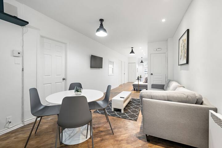 Large 5-Bedroom St-Denis street Montreal Sleeps 13 gallery image 3