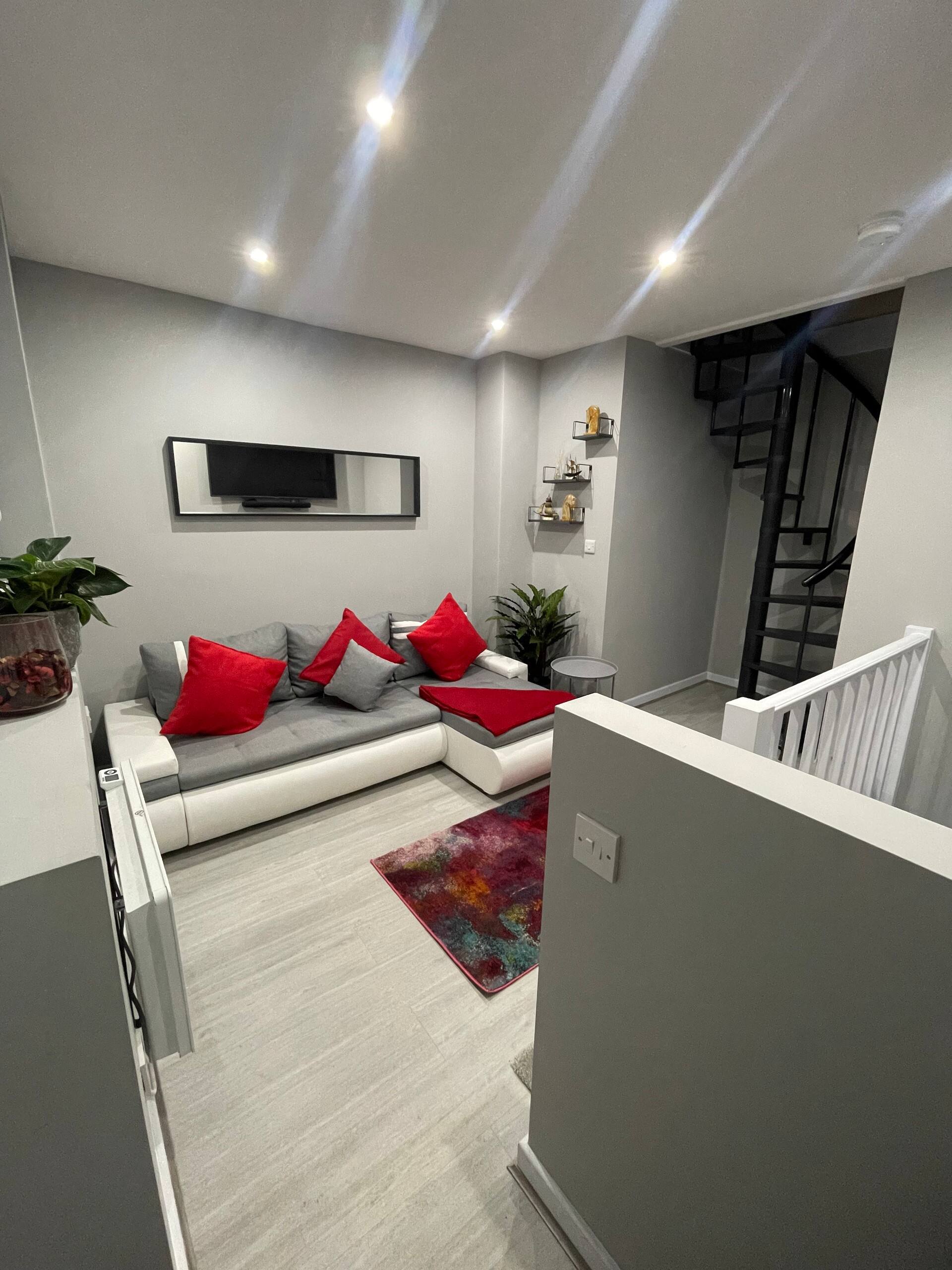 Unique Duplex FREE Wifi FREE Parking 6mins to City