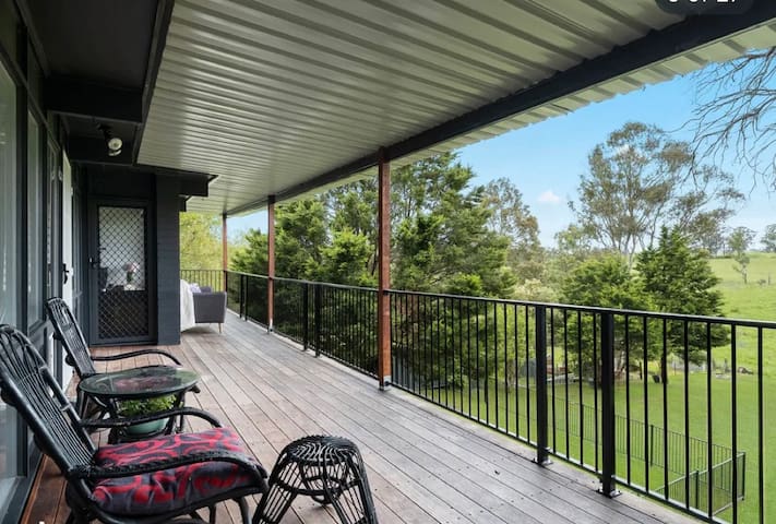 Private Rural Retreat with bush Views!