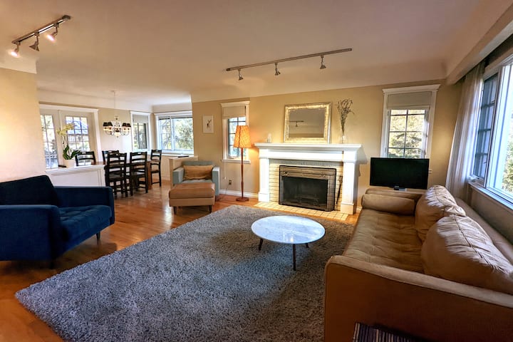 Oak Bay Retreat - Saanich