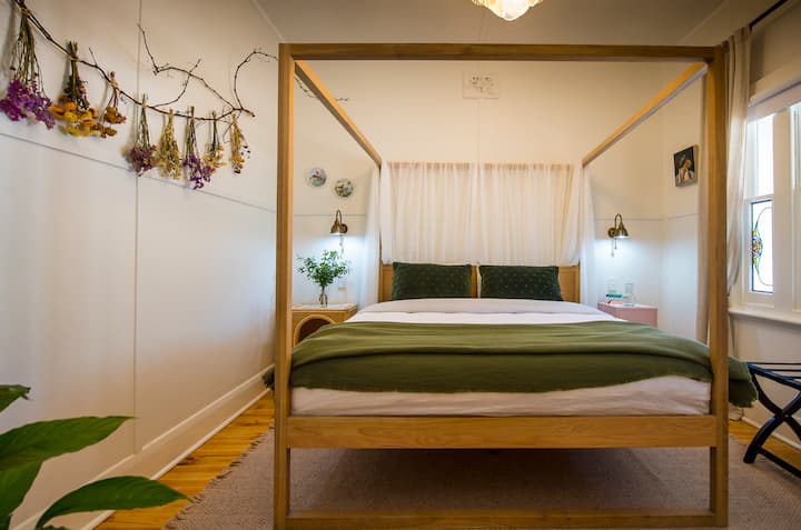 Bedroom 2.  No fancy ceiling so a fancy bed instead.  