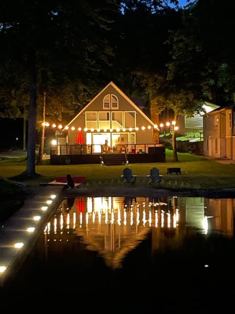 Unique 3 Bedroom Cottage on All-Sports Lake!