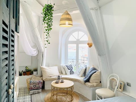 Successful Airbnb property: Under the stars - Historic Center (WiFi, TV) in Montpellier