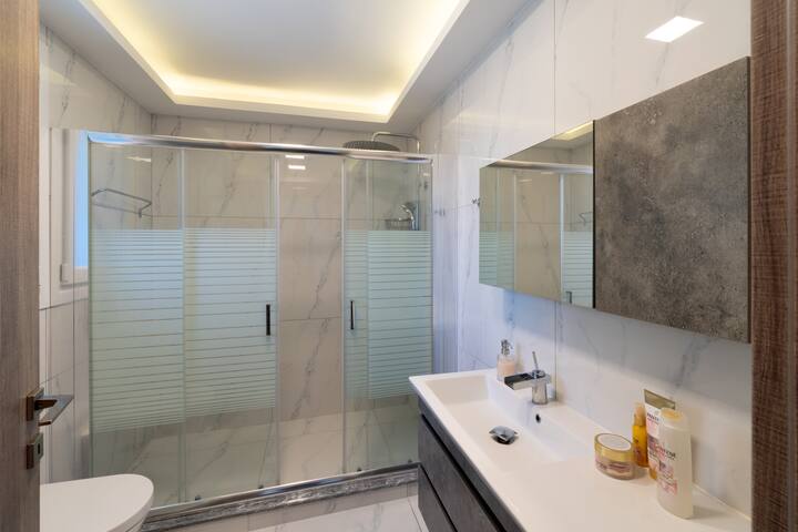 Seaside Private Beach Villa 3BR w/ 3.5 gallery image 4