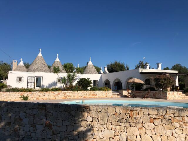 Amazing Luxury Traditional Trullo with Pool gallery image 2