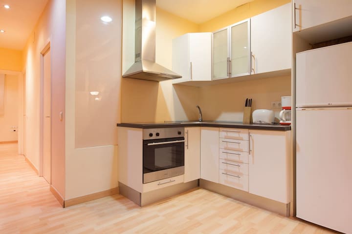 Great 2-Bedroom apartment close to Las Ramblas!
