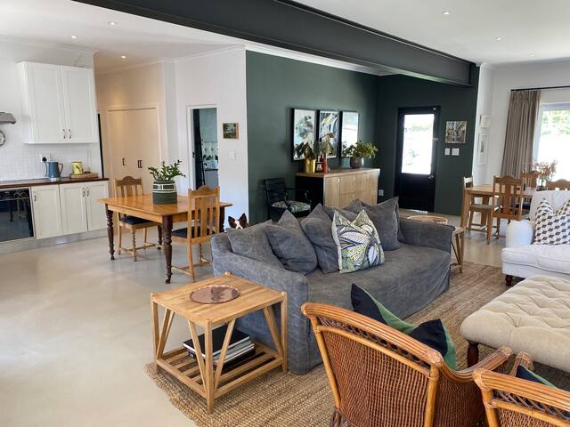 Warm and spacious 4 bedroom family home gallery image 3