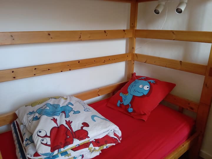 Dhoma e gjumit 2
Krevat marinari