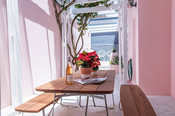 Modern cottage in Tamboerskloof, Cape Town gallery image 5