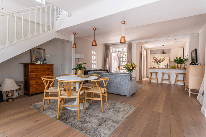 Modern cottage in Tamboerskloof, Cape Town gallery image 4