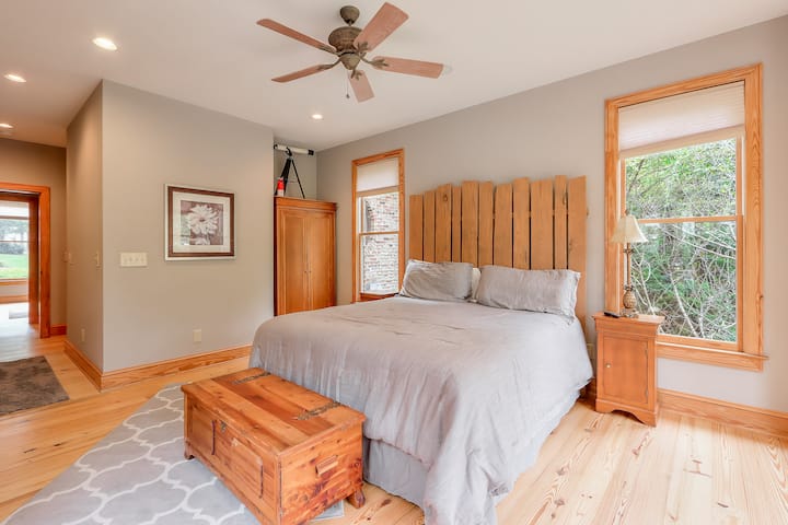 Master Bedroom, King Bed with Dedicated Bathroom, Shower, Bathtub, his & her sinks