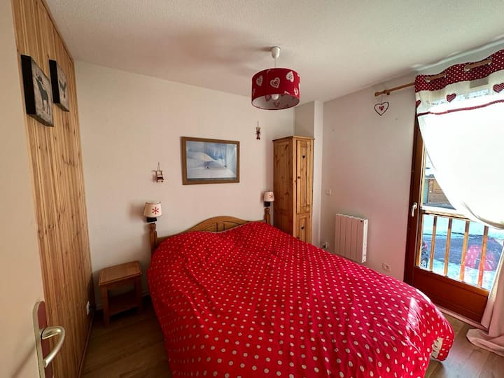 第二间卧室配备大双人床