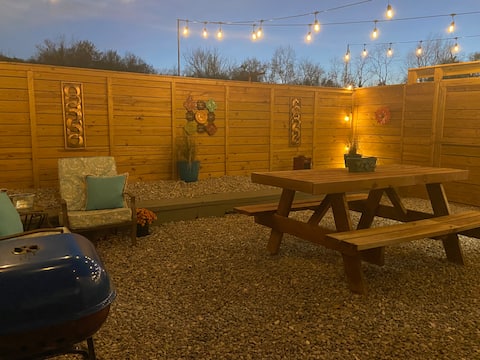 Large Place | City Pool | In Town | Parking | BBQ