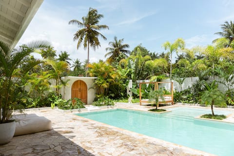 Luxury villa with pool and jacuzzi area