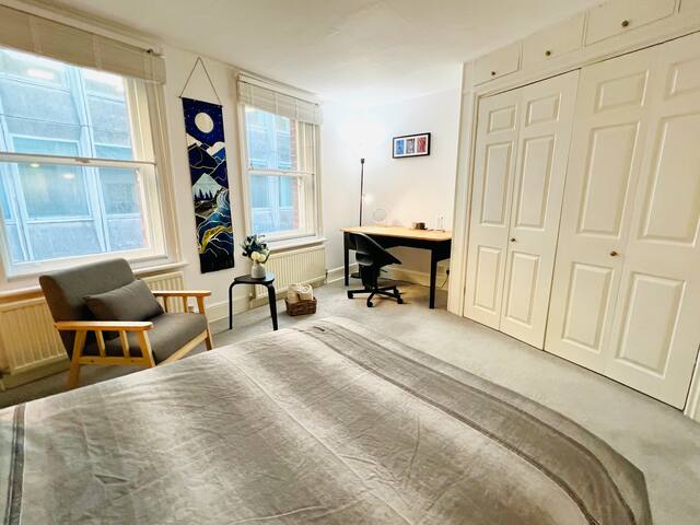 H12: Central 3-Bedroom Townhouse in Piccadilly gallery image 4