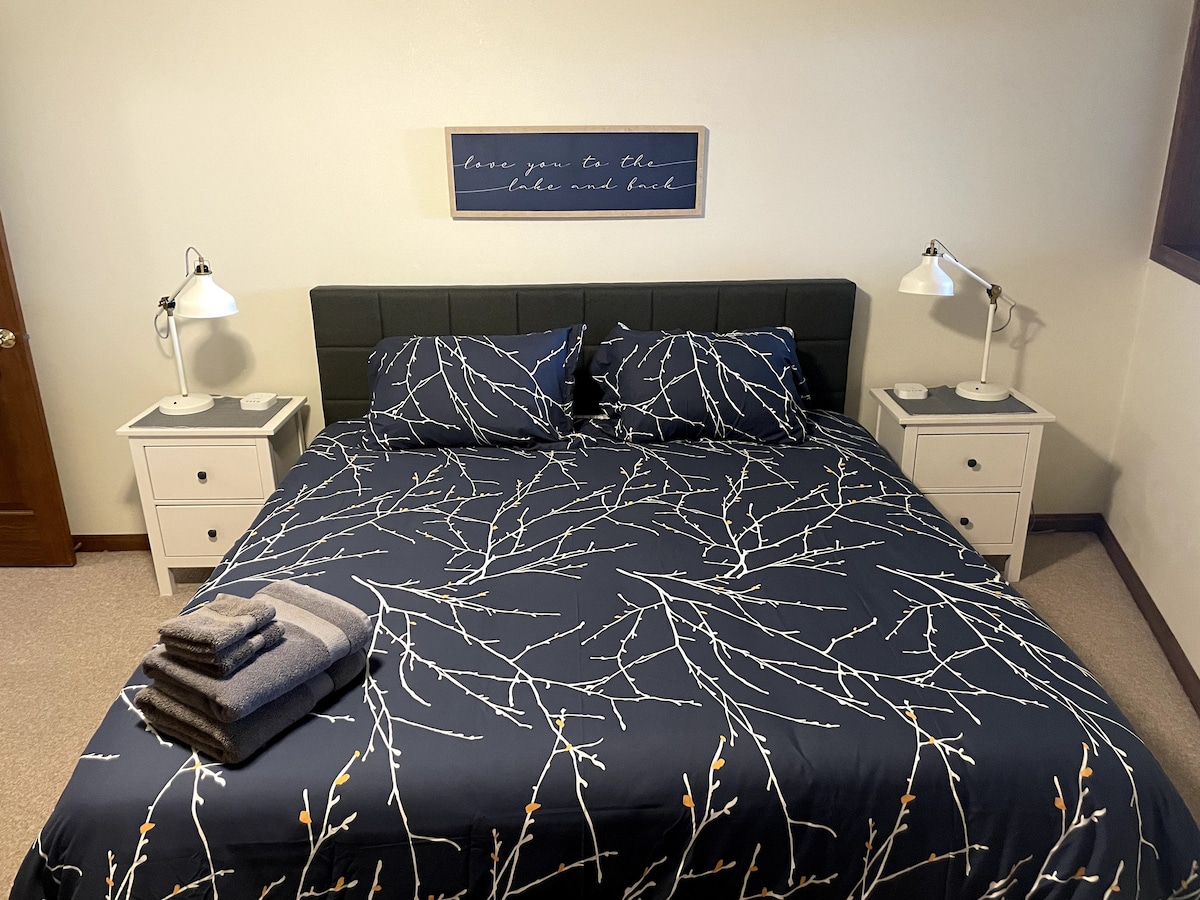 ห้องนอนชั้นล่าง 