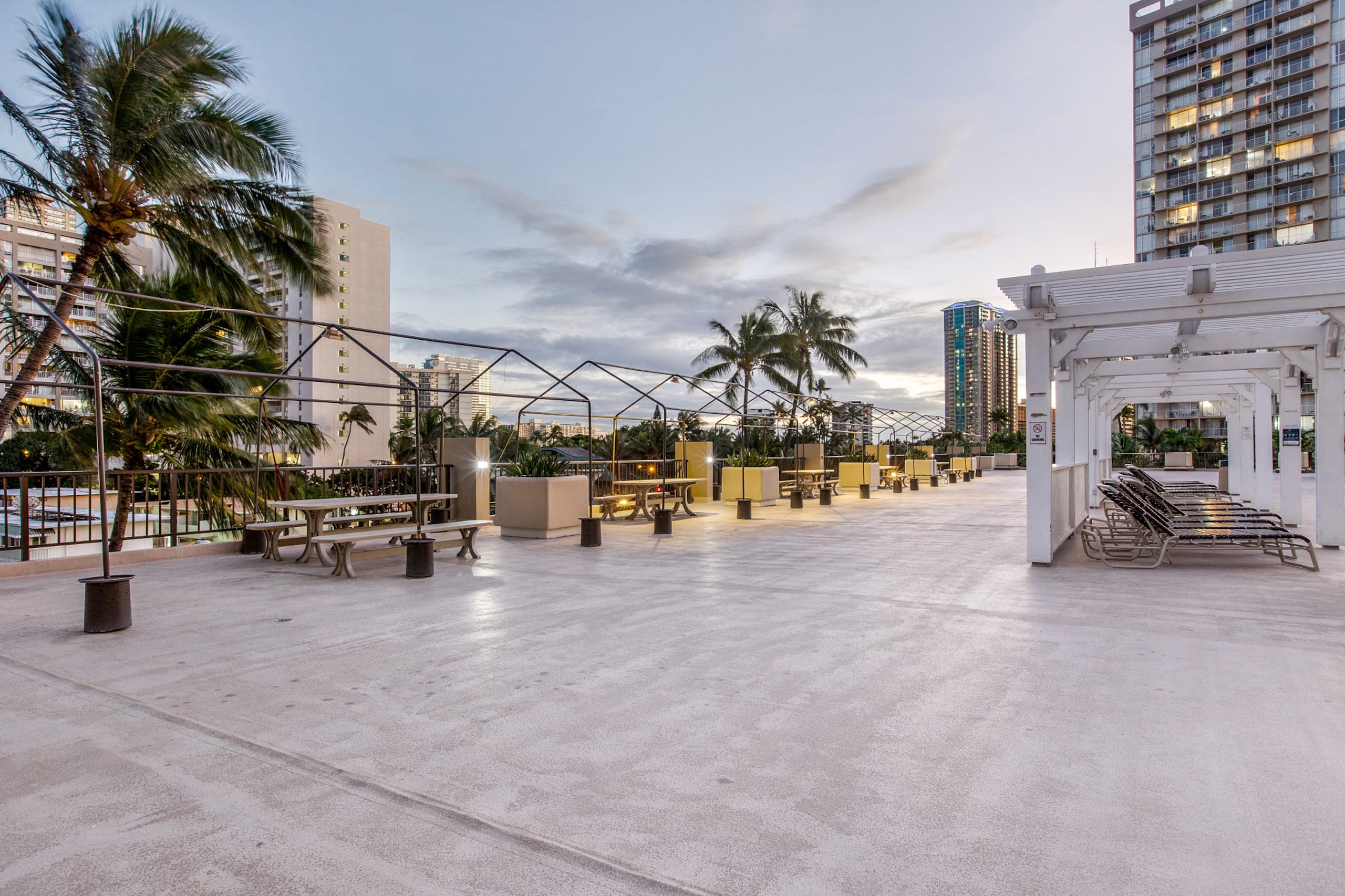 Condo in Honolulu · ★4.8 · Studio · 1 bed · 1 shared bath - Image 8
